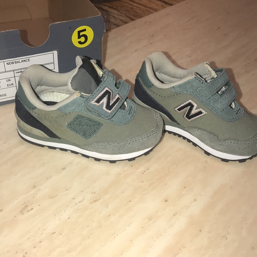 New Balance - Picture 2 of 4